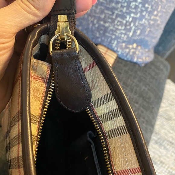 Authentic Burberry haymarket check crossbody bag - Picture 10 of 11